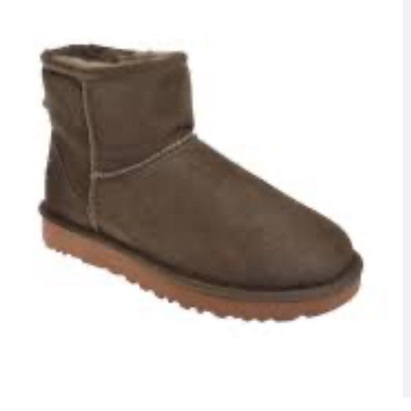 UGG Classic Mini Leather Bomber Boot - Picture 1 of 9